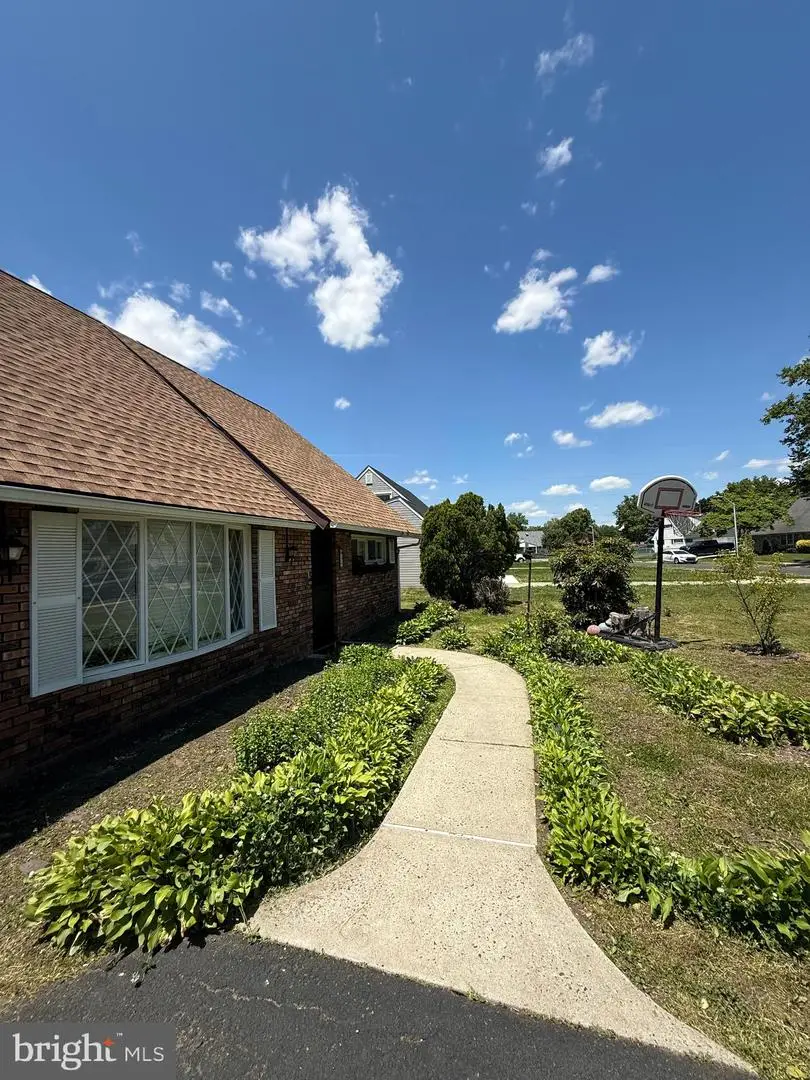 99 Kingwood Ln, Levittown, PA 19055 - #3