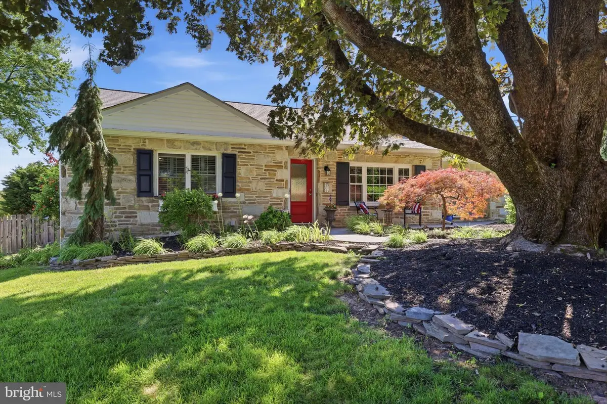 750 Sweetbriar Dr, Warminster, PA 18974 - #1