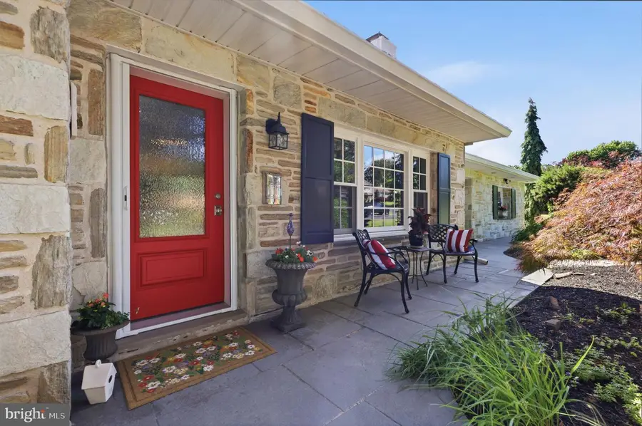 750 Sweetbriar Dr, Warminster, PA 18974 - #2