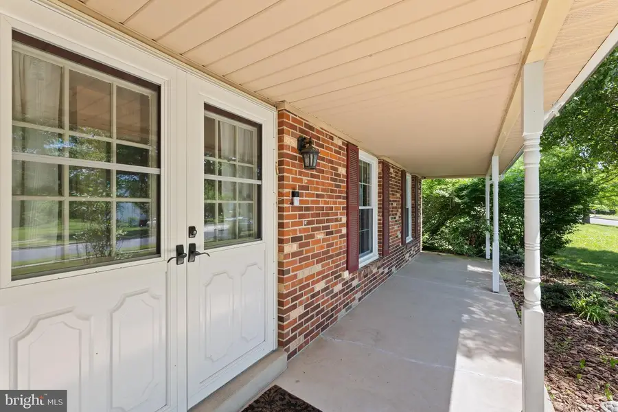 126 Pennswood Dr, Newtown, PA 18940 - #2