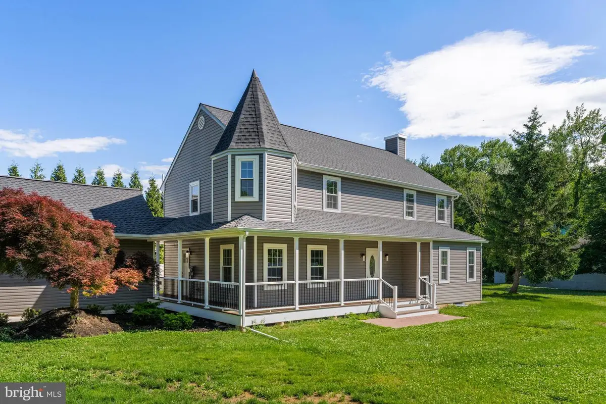 565 Hulmeville Rd, Langhorne, PA 19047 - #1