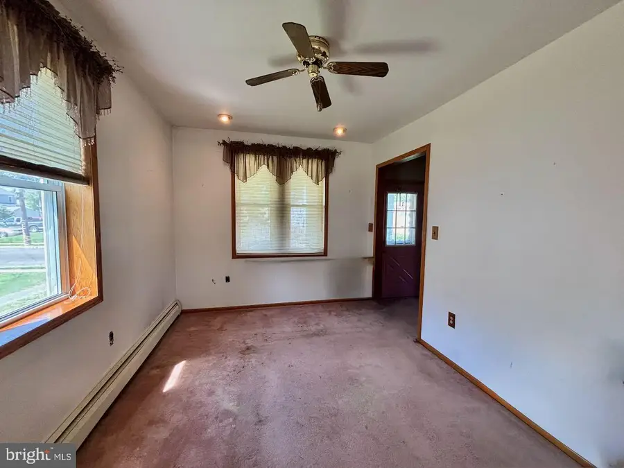 225 Centre St, Langhorne, PA 19047 - #3