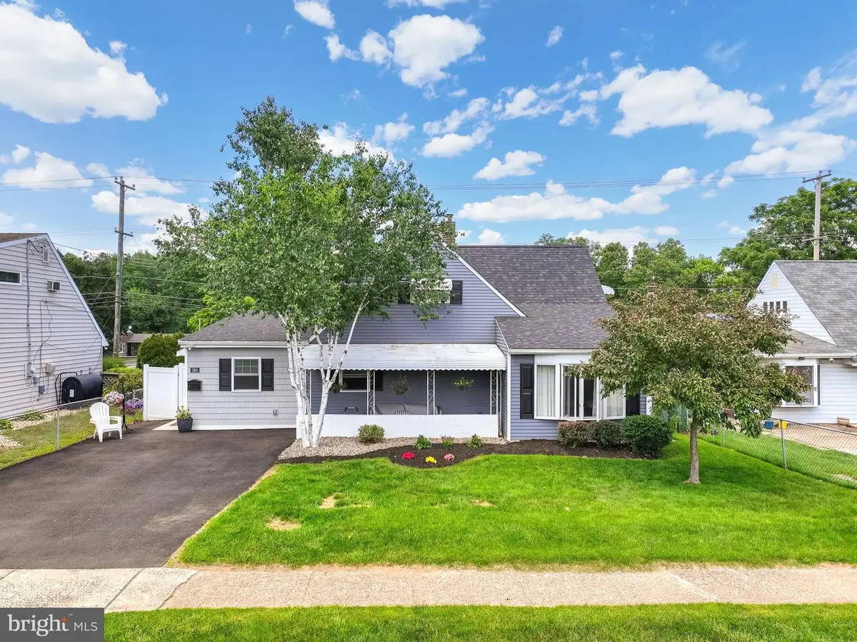 360 Holly Dr, Levittown, PA 19055 - #1