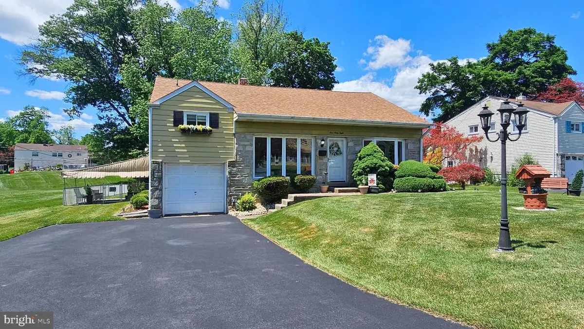 168 Colonial Dr, Warminster, PA 18974 - #1