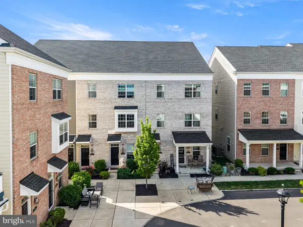 142-b Fleet Ct, BENSALEM, PA 19020