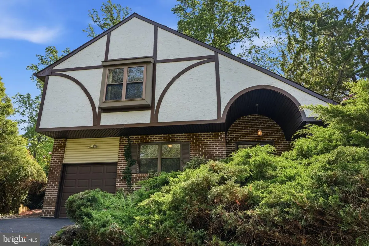 718 Bridgeview Rd, Feasterville Trevose, PA 19053 - #1