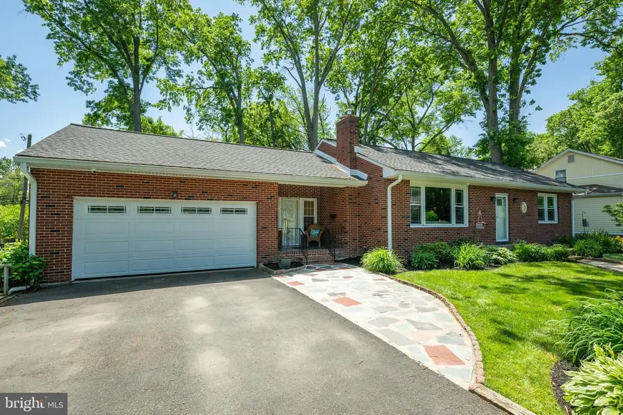 389 W Palmer St, Morrisville, PA 19067 - #3