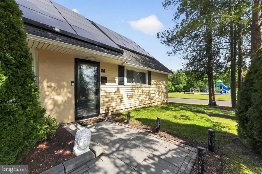 88 Cobalt Cross Rd, Levittown, PA 19057 - #2