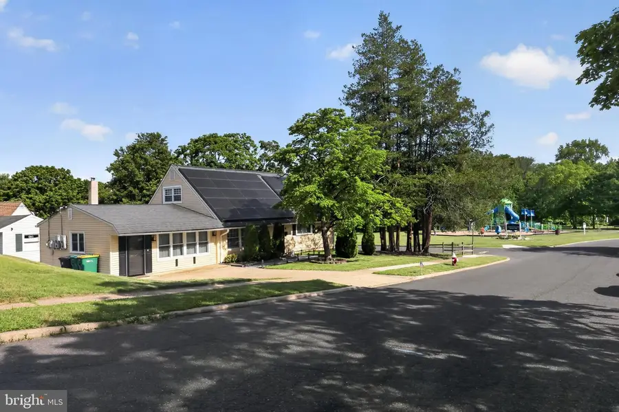 88 Cobalt Cross Rd, Levittown, PA 19057 - #3