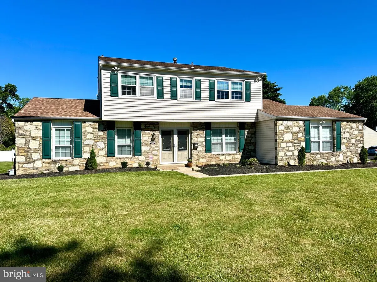 760 Parmentier Rd, Warminster, PA 18974 - #1