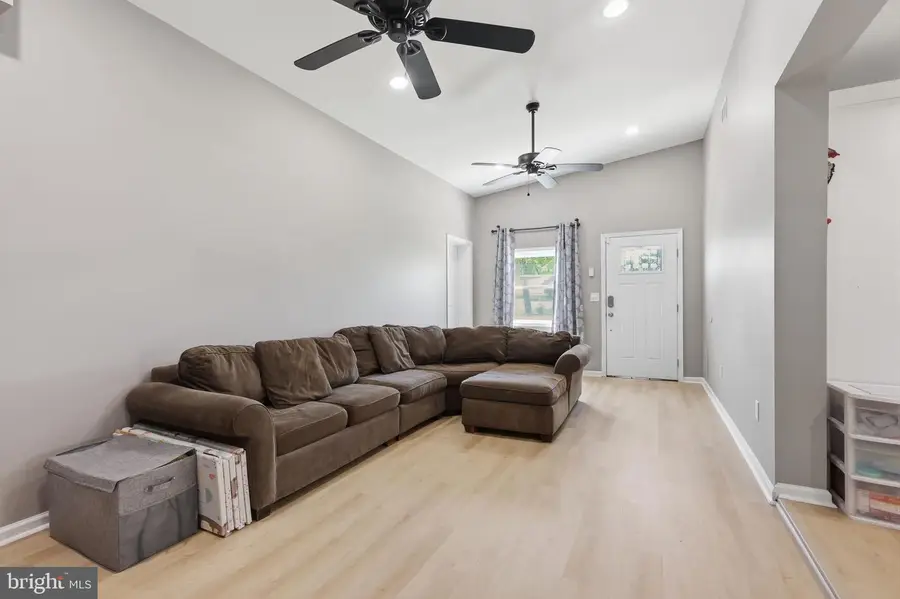 68 Butternut Rd, Levittown, PA 19057 - #2