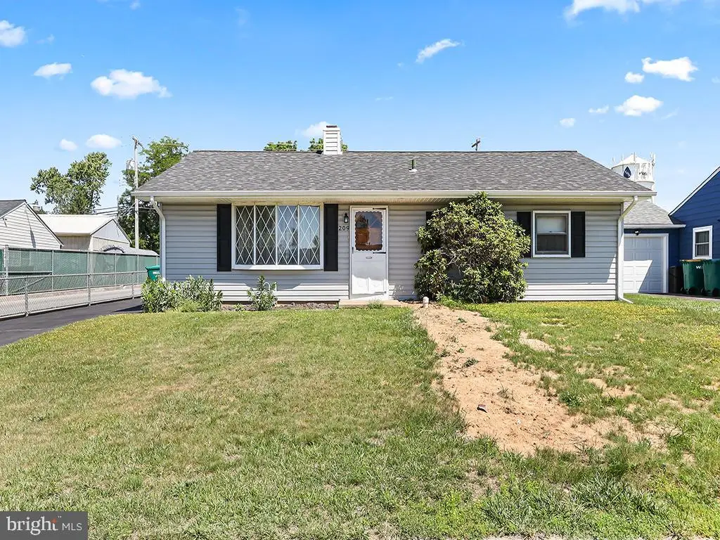 209 Austin Dr, Fairless Hills, PA 19030 - #1