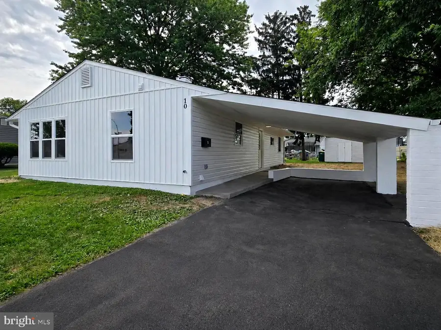 10 Linden Ln, Levittown, PA 19054 - #2