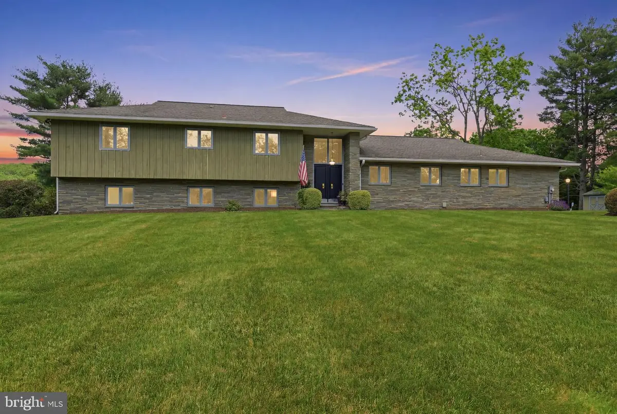 33 Woodhill Rd, Newtown, PA 18940 - #1
