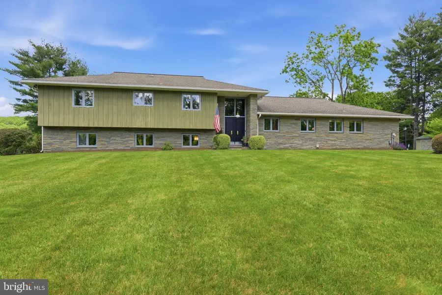 33 Woodhill Rd, Newtown, PA 18940 - #2