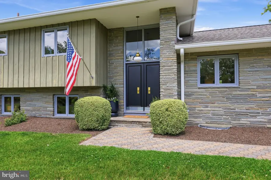 33 Woodhill Rd, Newtown, PA 18940 - #3