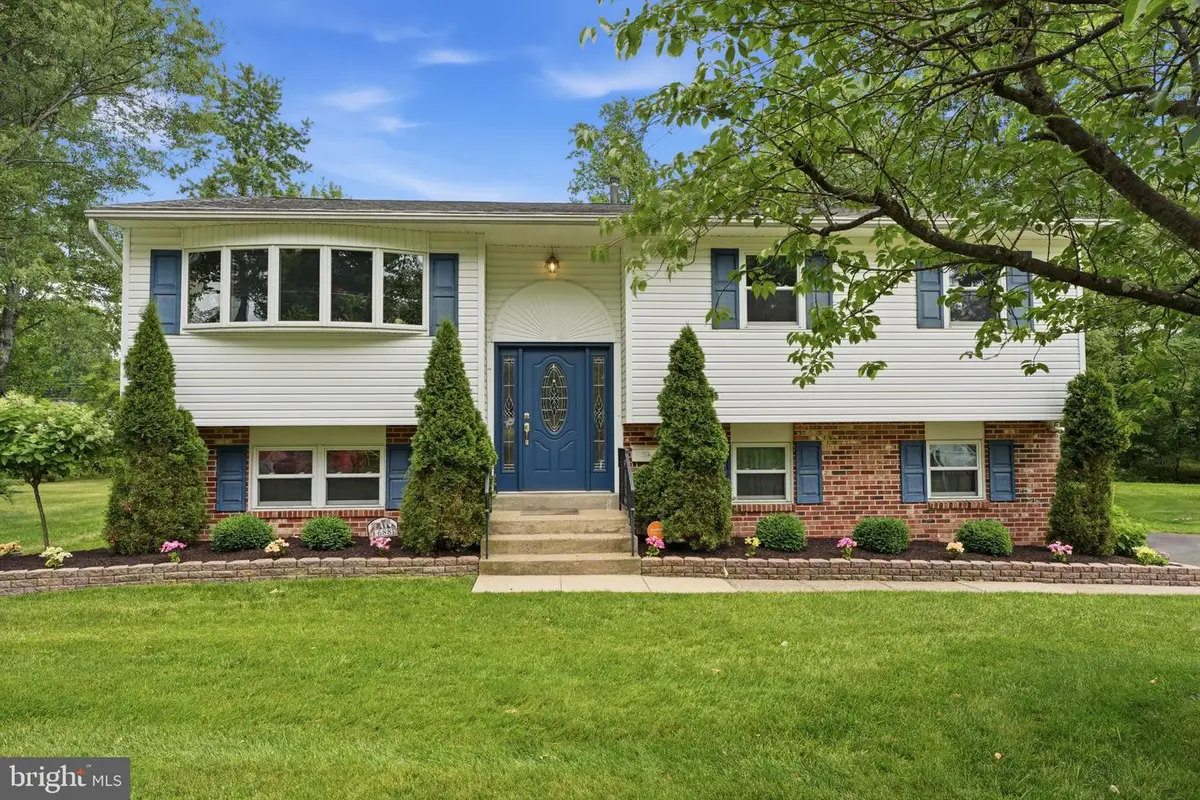 688 Fairfield Dr, Warminster, PA 18974 - #1