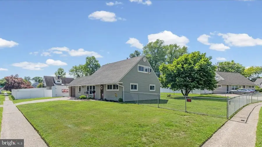 46 Twin Oak Dr, Levittown, PA 19056 - #3