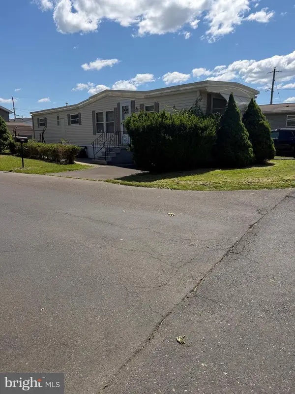 3413 Iris Ave, FEASTERVILLE TREVOSE, PA 19053