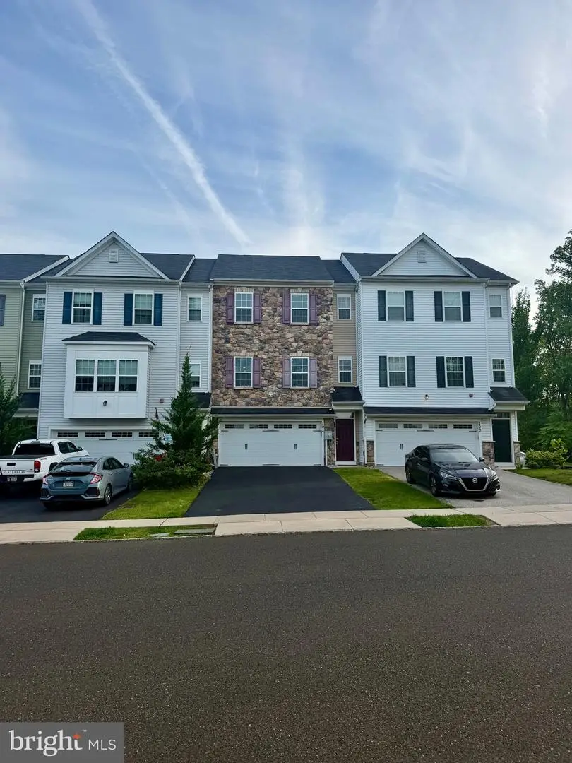 102 Master Ave, Feasterville Trevose, PA 19053 - #1