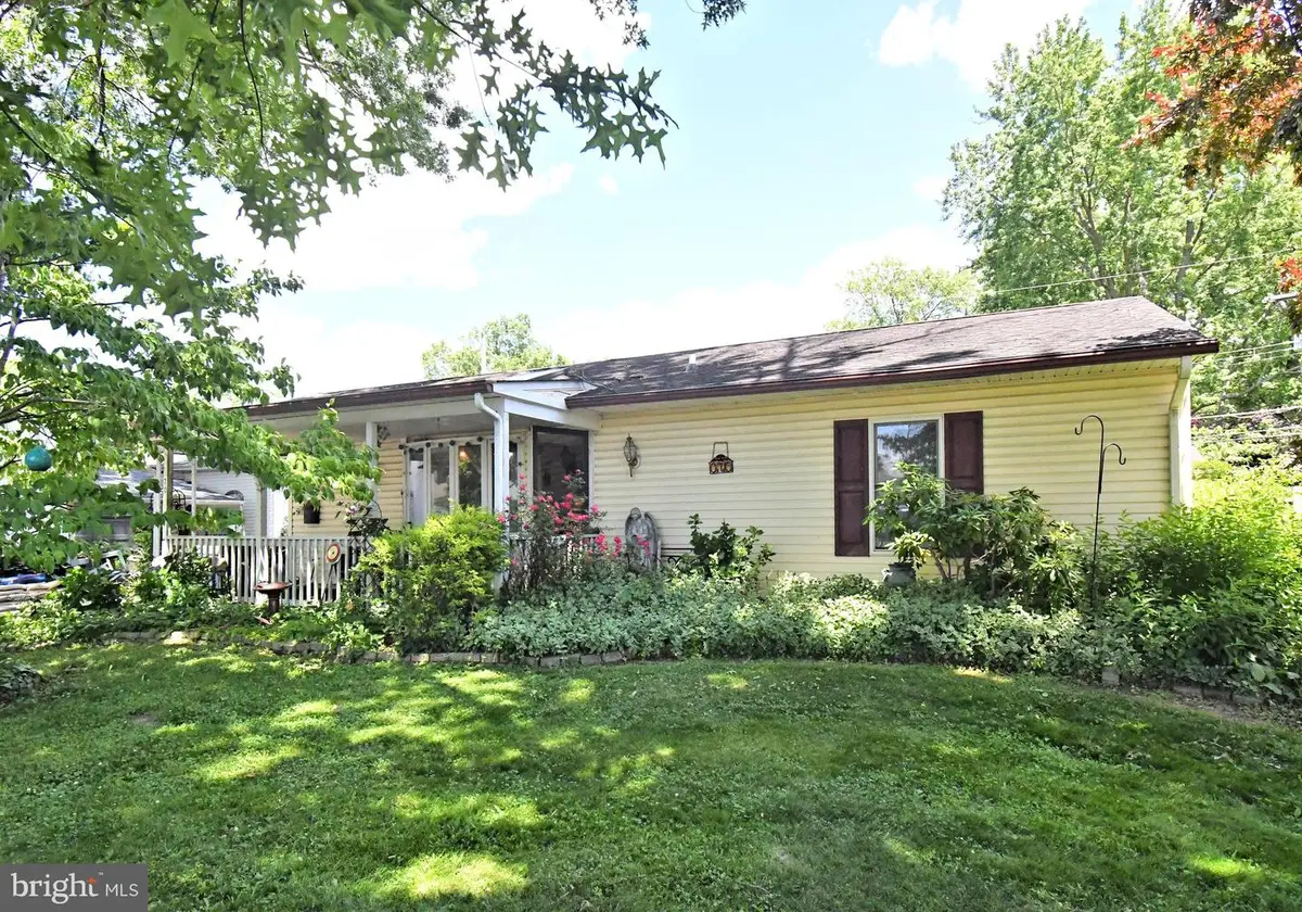 70 Tall Pine Ln, Levittown, PA 19054 - #1