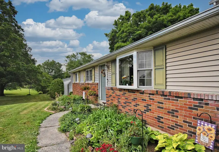 238 W Schwenkmill Rd, Perkasie, PA 18944 - #2