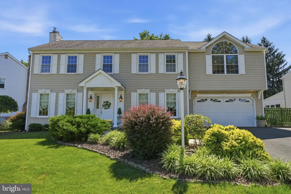 207 Forrest Dr, Holland, PA 18966 - #1