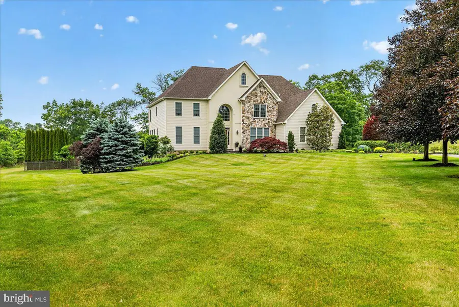104 Whisper Wood Ct, Newtown, PA 18940 - #2
