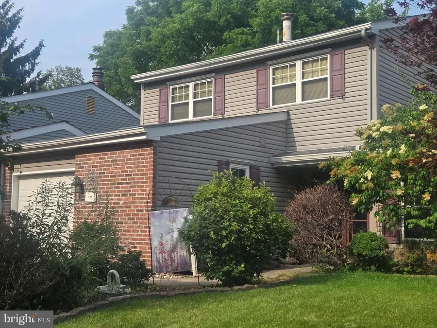 111 Commonwealth Dr, Newtown, PA 18940 - #2
