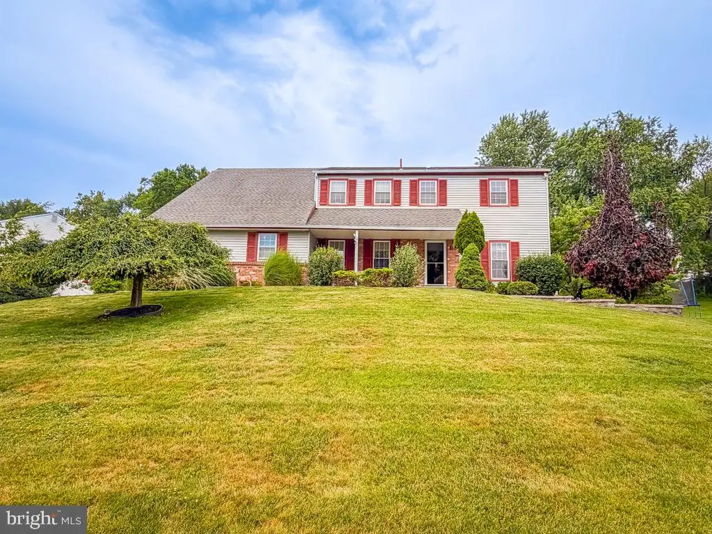 735 Ross Dr, Feasterville Trevose, PA 19053 - #1