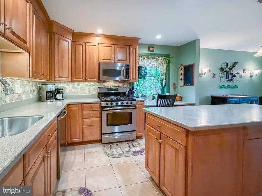 735 Ross Dr, Feasterville Trevose, PA 19053 - #3