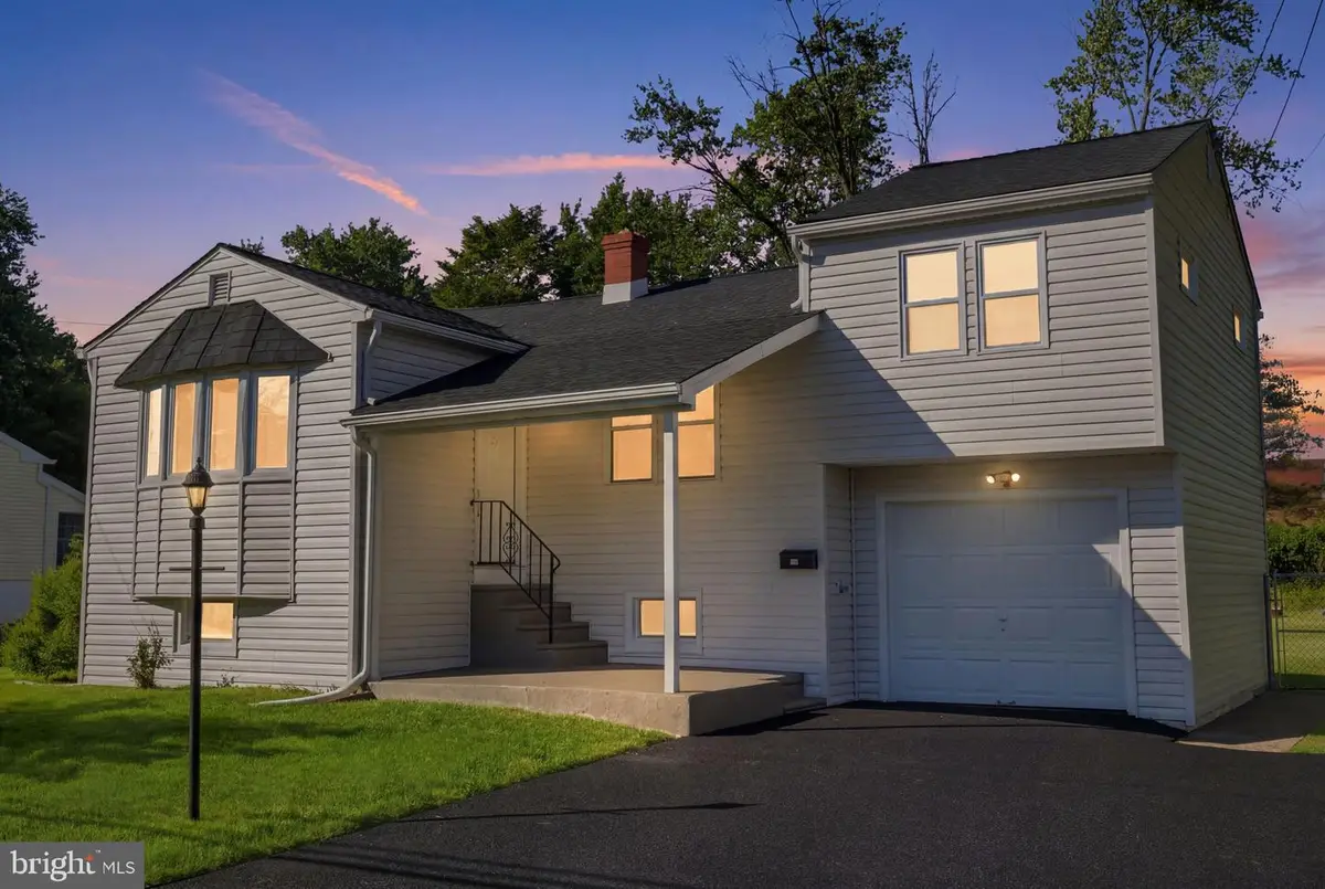 110 Elmwood Ave, Feasterville Trevose, PA 19053 - #1