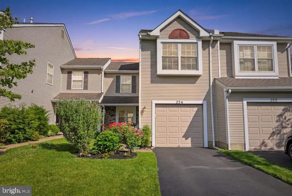 254 Sequoia Dr, Newtown, PA 18940 - #1