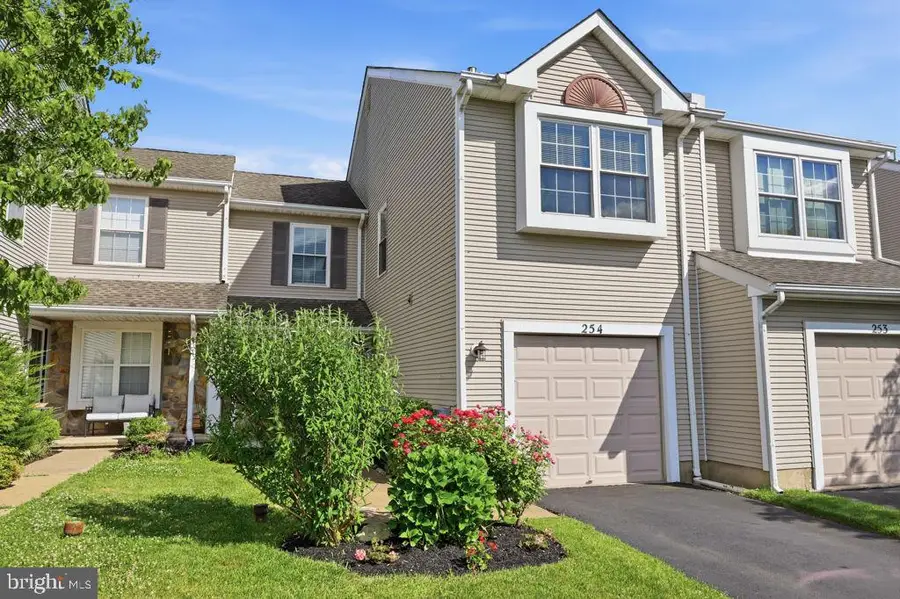 254 Sequoia Dr, Newtown, PA 18940 - #2