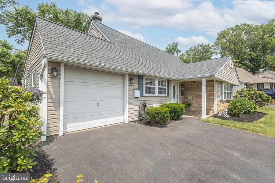 11 High Rd, Levittown, PA 19056 - #2