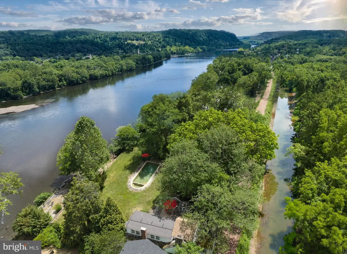 2462 N River Rd, New Hope, PA 18938 - #1