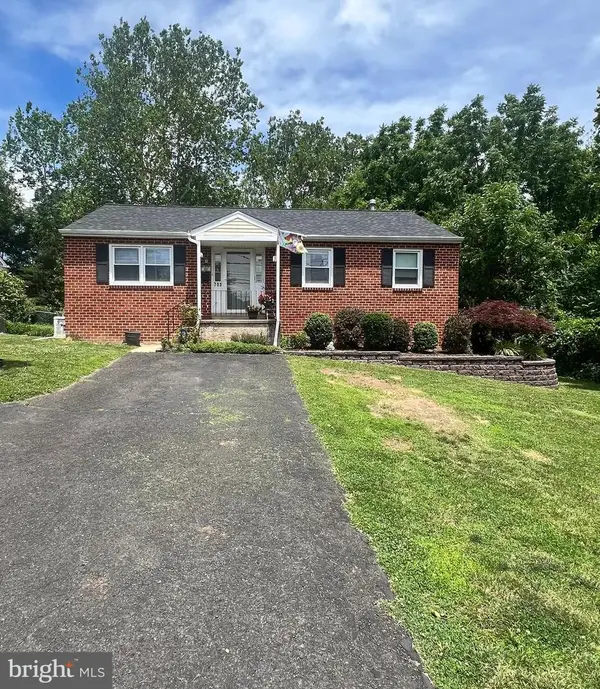 703 W County Line Rd, WARMINSTER, PA 18974