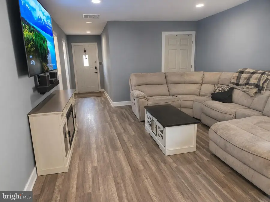 43 Northpark Dr, Levittown, PA 19054 - #3
