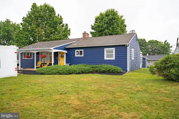 205 Yorkshire Rd, FAIRLESS HILLS, PA 19030