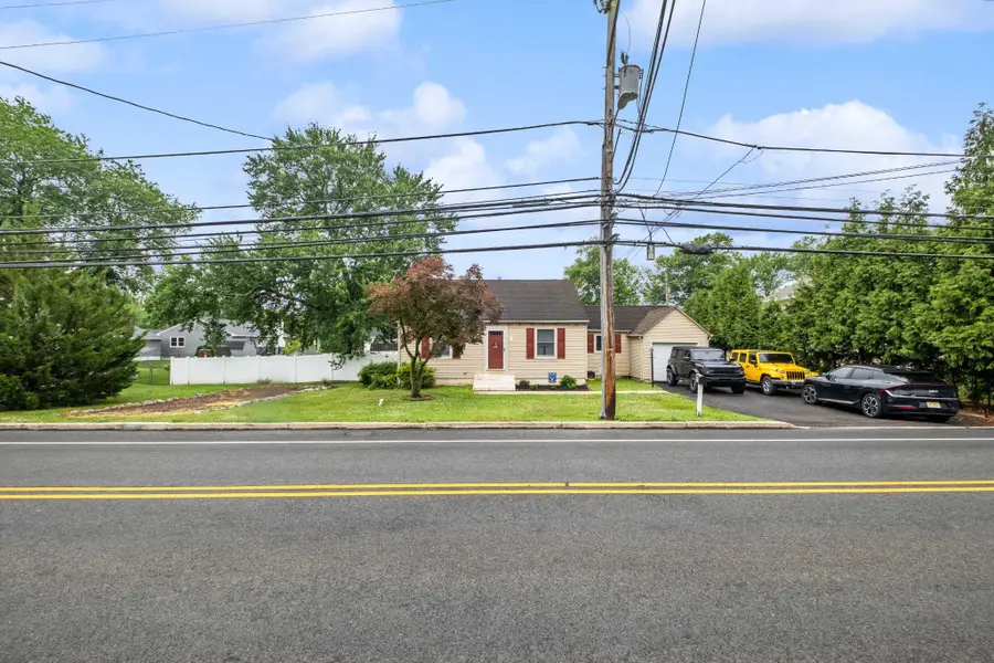 327 Elmwood Ave, Feasterville Trevose, PA 19053 - #3