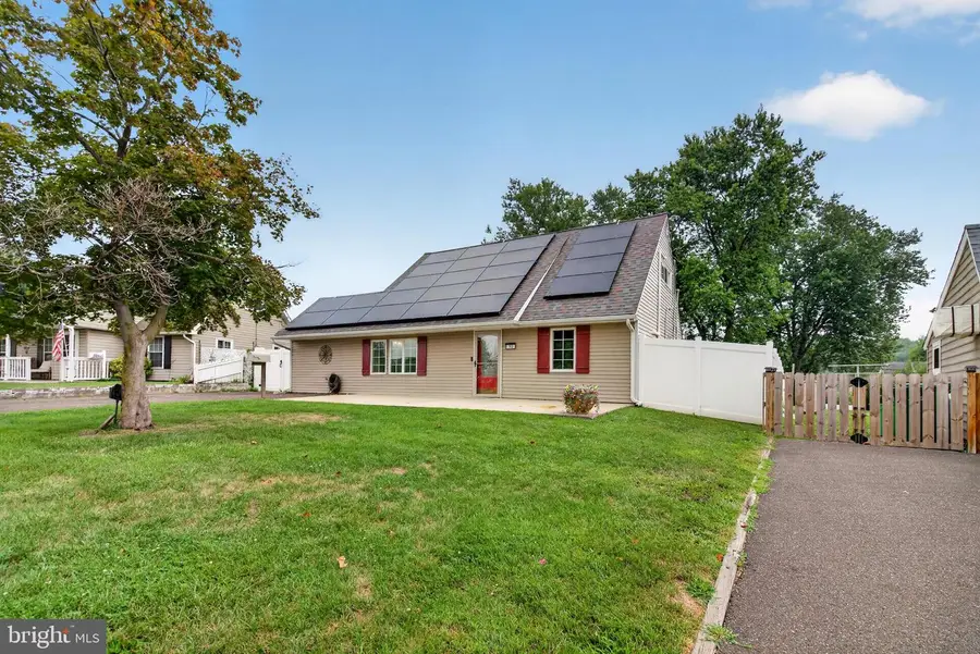 10 Indian Red Rd, Levittown, PA 19057 - #2