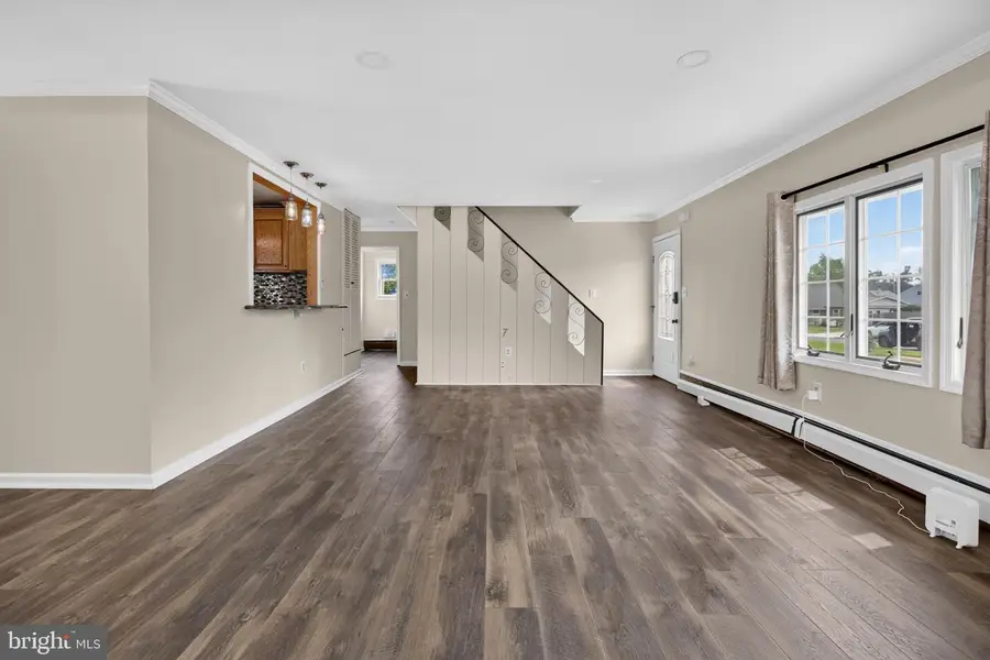 10 Indian Red Rd, Levittown, PA 19057 - #3