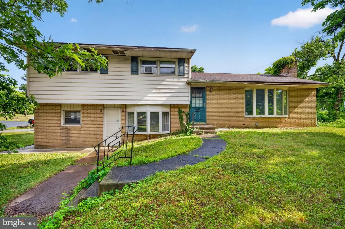 933 Big Oak Rd, Yardley, PA 19067 - #1
