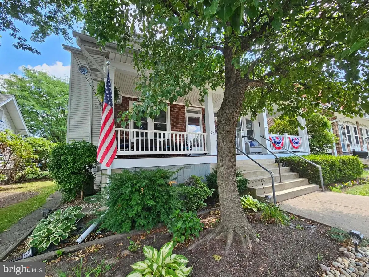 21 S 7th St, Quakertown, PA 18951 - #1