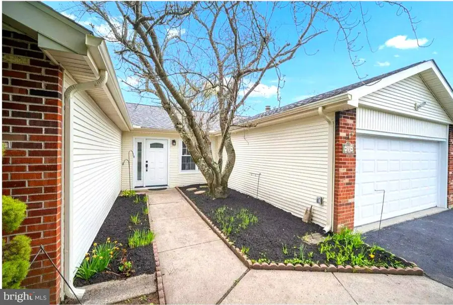 22 Delaware Ct, Newtown, PA 18940 - #2
