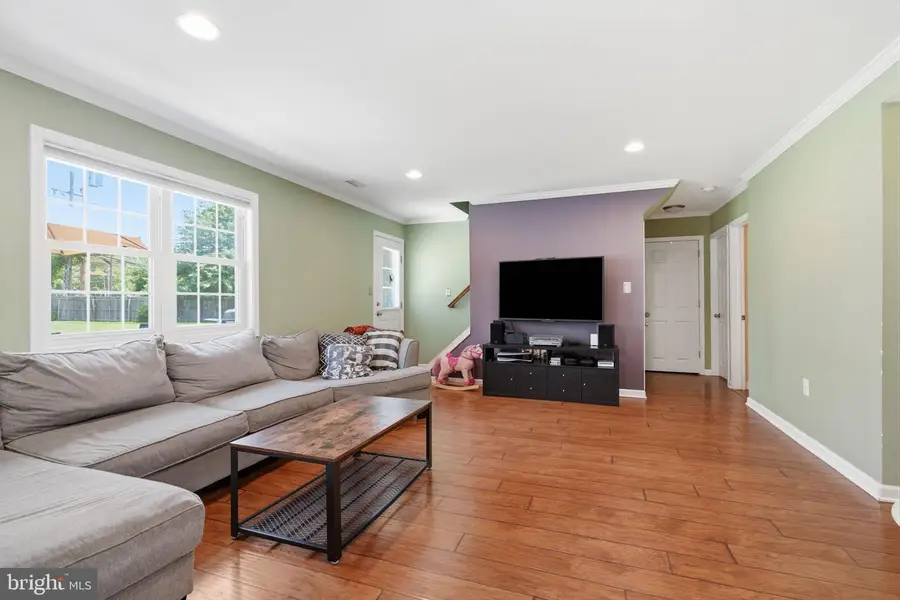 59 Iroquois Rd, Levittown, PA 19057 - #2