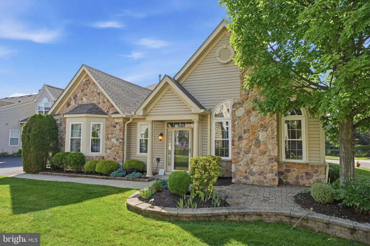 629 Bellflower Rd, Langhorne, PA 19047 - #1