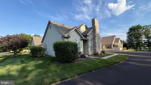 25 Legacy Oaks Dr, RICHBORO, PA 18954