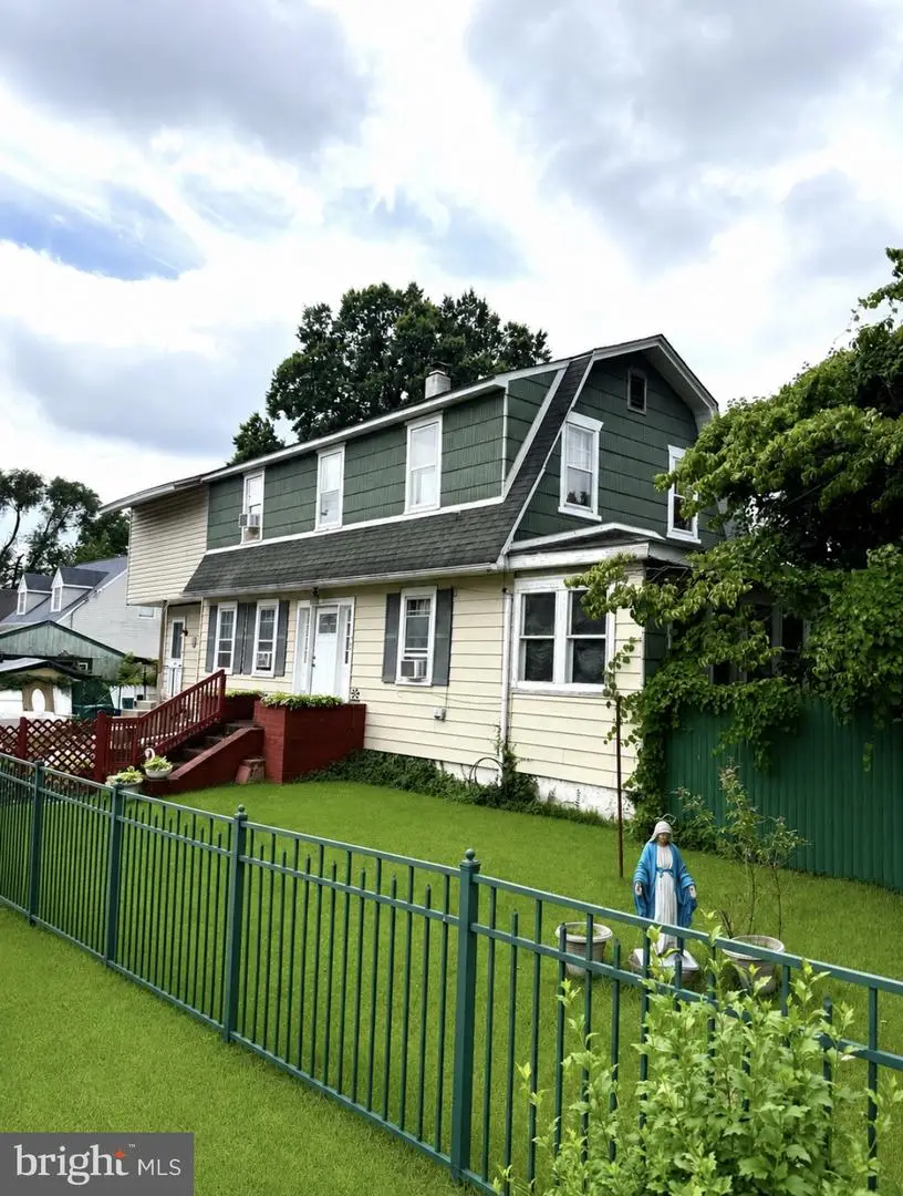 906 Washington Ave, Croydon, PA 19021 - #1