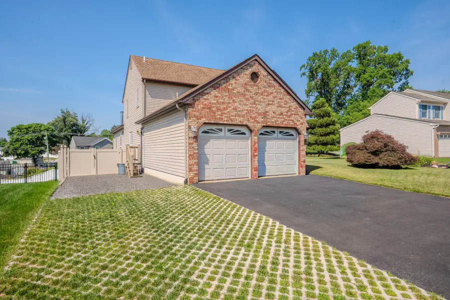 952 Duxbury Dr, Langhorne, PA 19047 - #3